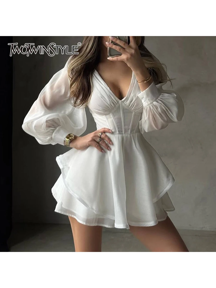 TWOTWINSTYLE Solide Kleider Für Frauen Tiefem V-ausschnitt Mit Langen Ärmeln Hohe Taille Patchwork Falten Minimalistischen Kleid Weibliche Kleidung Neue Image