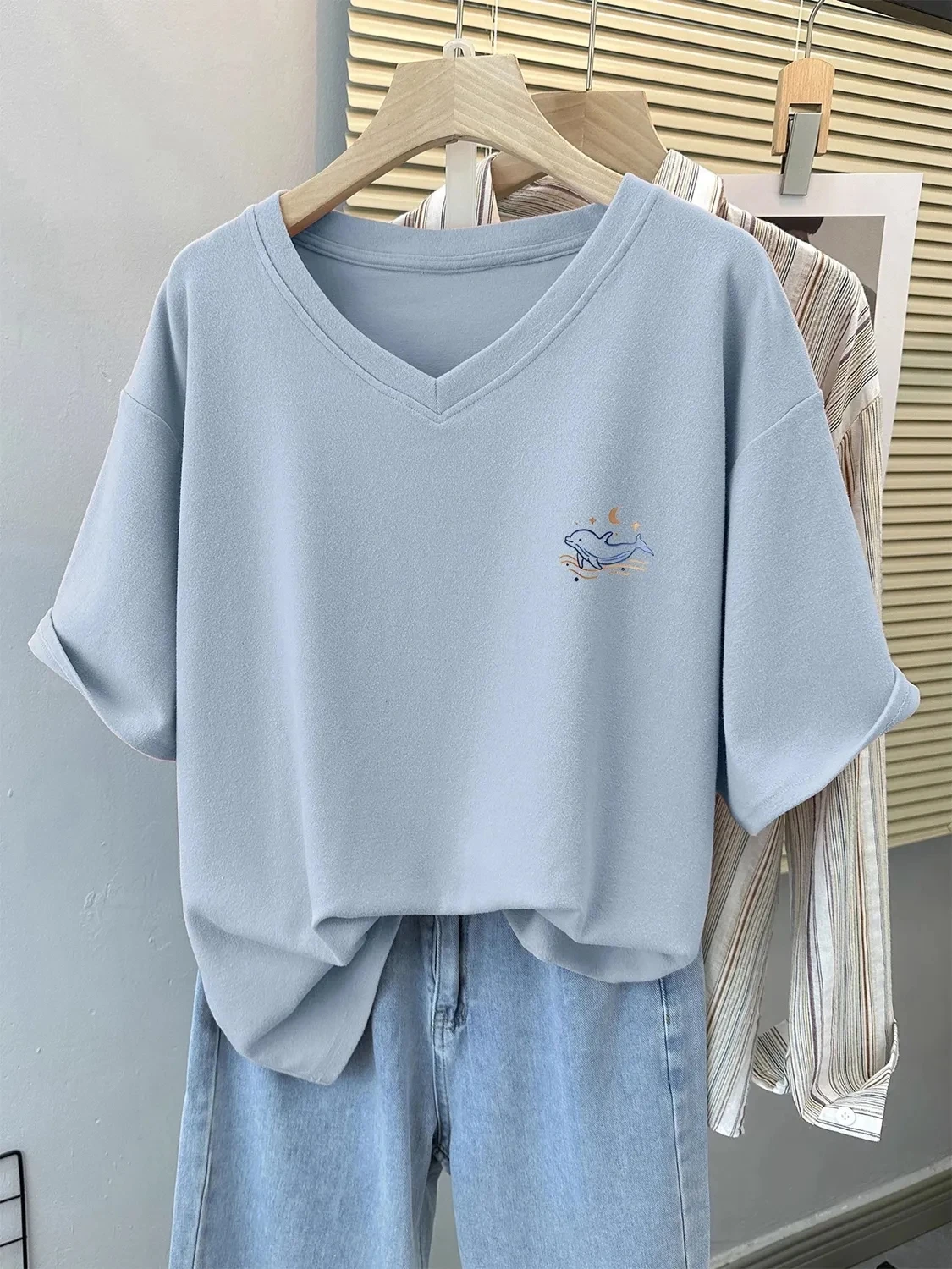 Plus Size 6XL 150KG T-shirt a maniche corte in cotone cartone animato da donna estiva con scollo a V Lady Top T-shirt di grandi dimensioni Abbigliamento donna