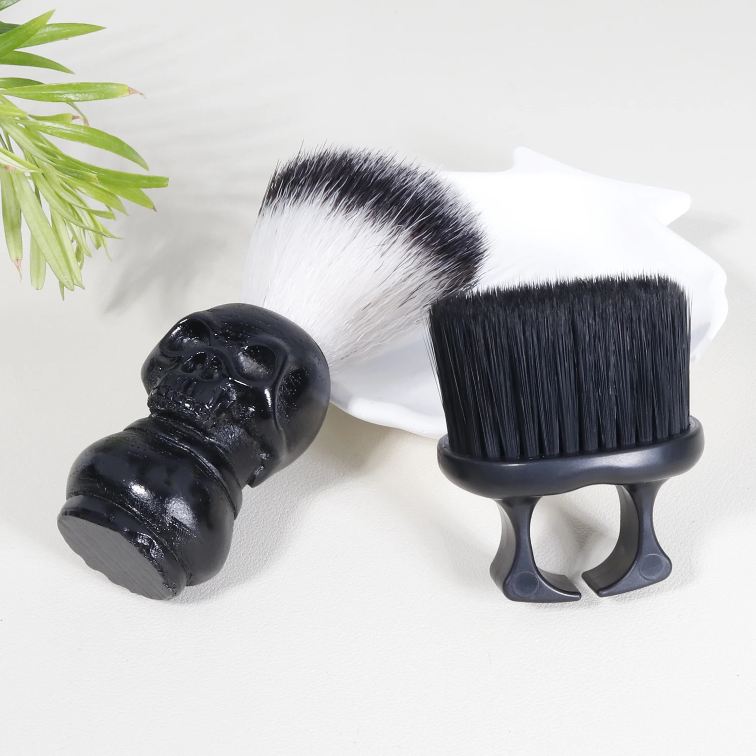2-teiliger Rasierpinsel für Herren im Totenkopf-Stil, mit Ringpinsel, sanfte Hautbehandlung, Salonqualität, speziell für Echthaarperücken Image