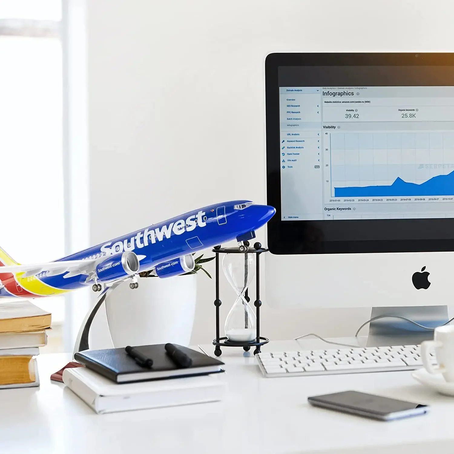 47 cm Southwest Airlines B737 Simulation Verkehrsflugzeug Flugzeugmodell Statisches Display Spielzeugmodell Flugzeug Fan Geschenk mit Rädern und Lichtern Modell Image