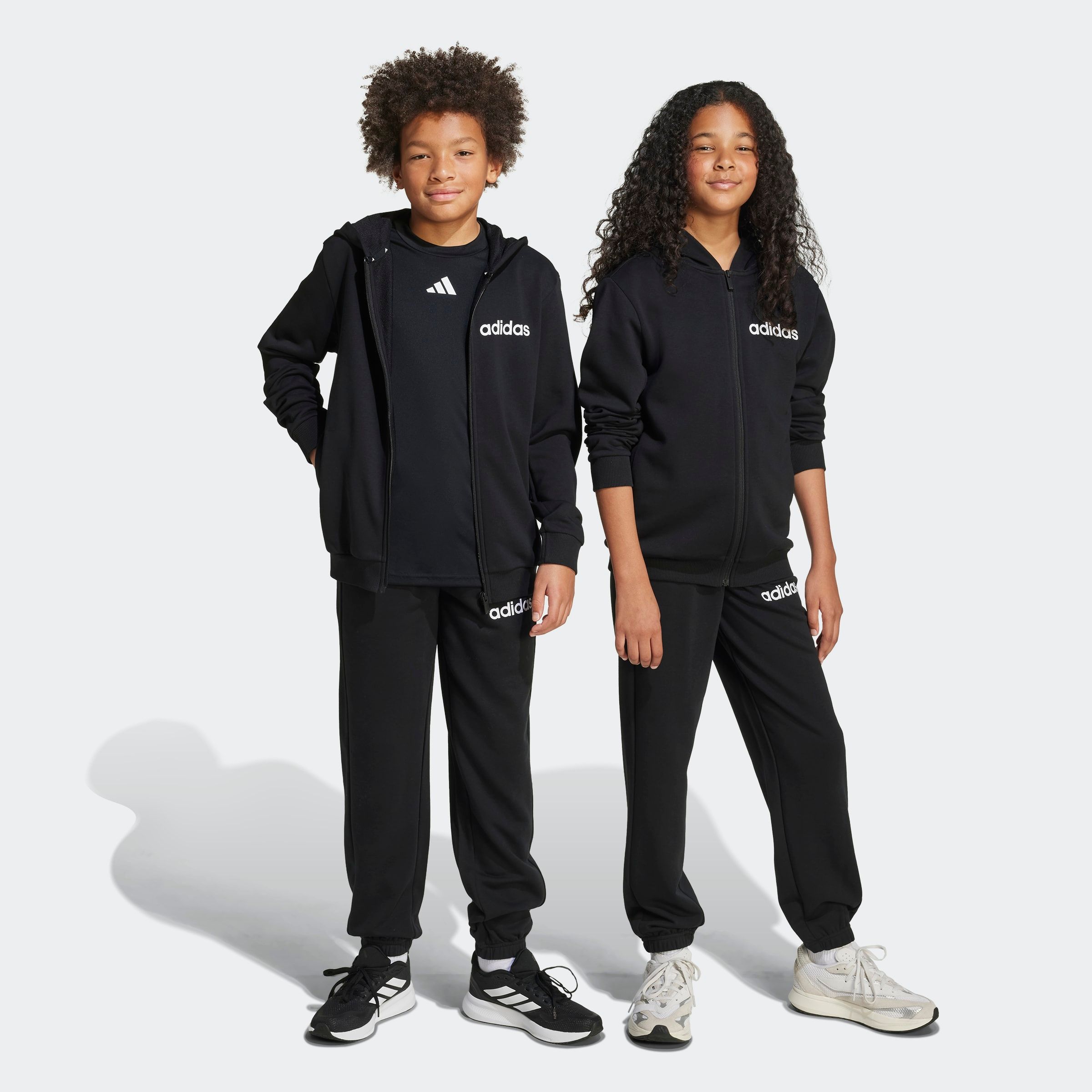 Trainingsanzug ADIDAS SPORTSWEAR "J LIN FT TS 220", Kinder, Gr. 128, schwarz-weiß (schwarz, weiß), Obermaterial: 52% Baumwolle, 48% Polyester, Sportanzüge Image