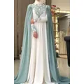 Elegantes muslimisches Abendkleid mit Umhang, Spitzenapplikationen, Perlen, A-Linie, langes Chiffon-Abschlussballkleid für Frauen, individueller Stil