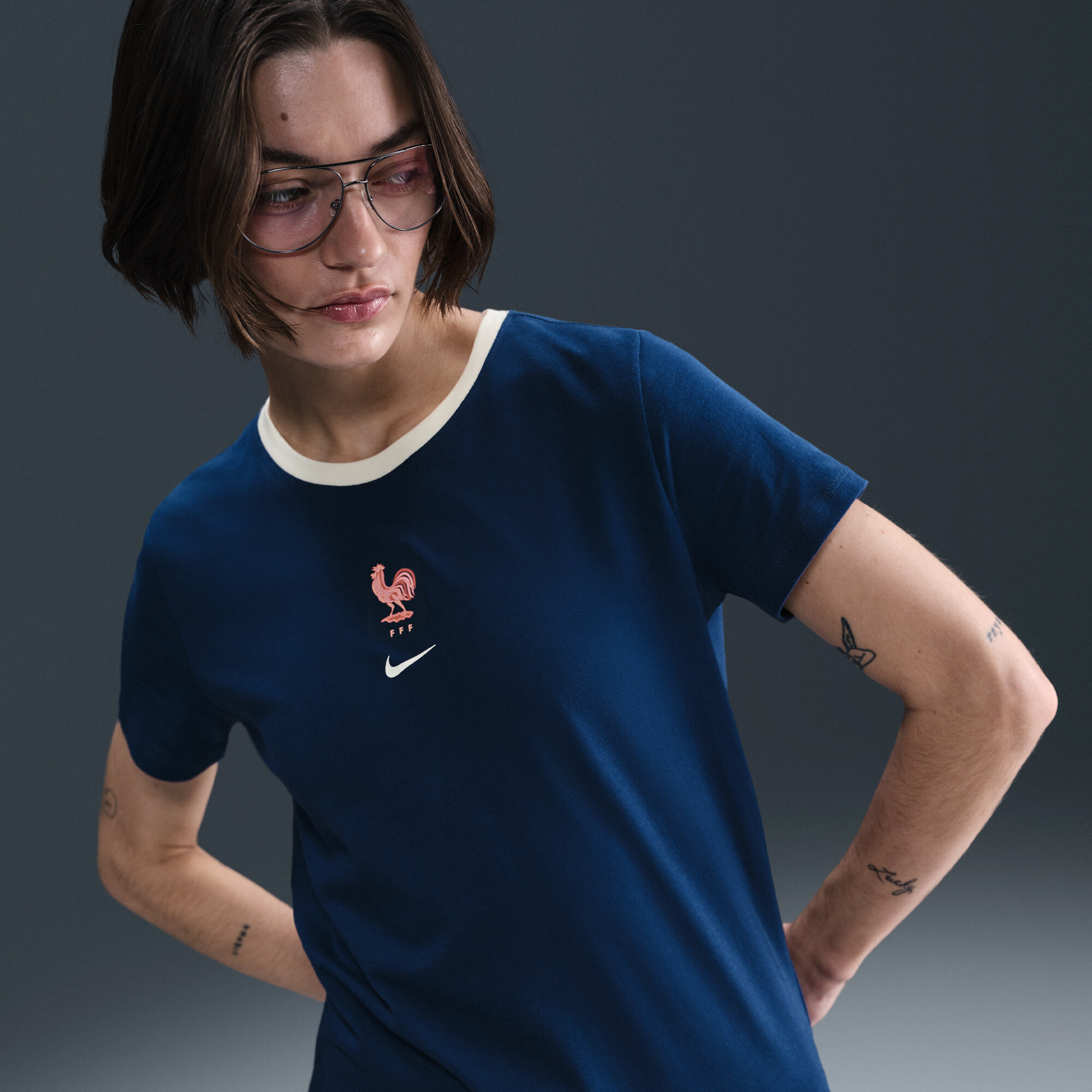 Frankreich Nike Wappen-T-Shirt – Blau – Damen Image