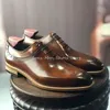 Vintage braune Schicht Rindsleder Schnürung Business Herrenschuhe Party Oxford bestickte Kleidschuhe Ledersohle britische männliche Schuhe