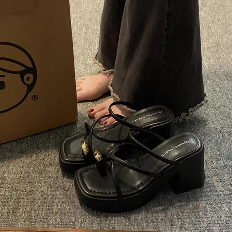 Damen-Hausschuhe mit dickem Absatz, Sommer-Outdoor-Kleidung, schwarze französische Fee, High-End-Gefühl, klobiger Absatz, kleine Größe, erhöhte Sandalen Image