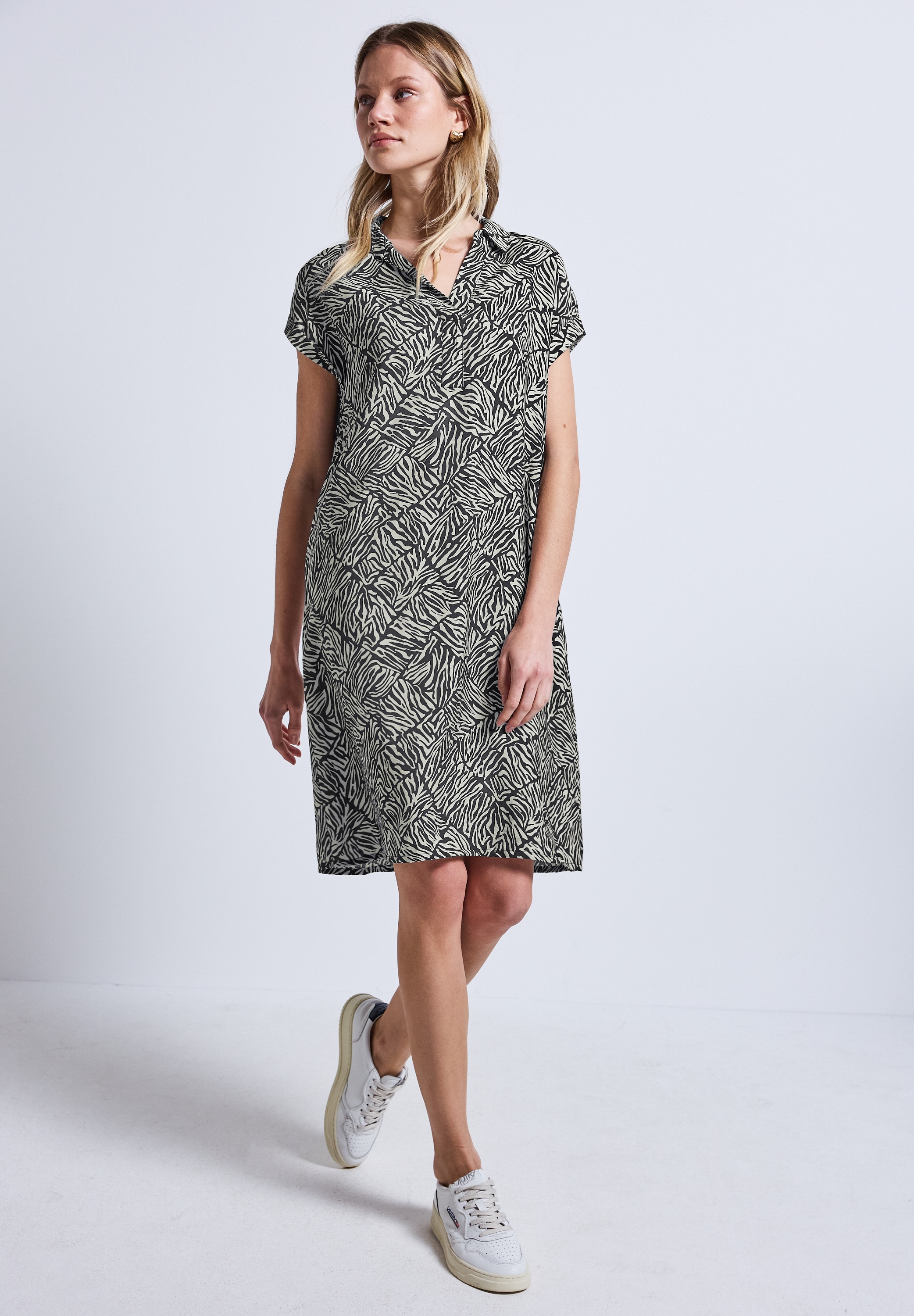 Shirtkleid STREET ONE, Damen, Gr. 38, EURO-Größen, grün (pine grove grün), Stoff, 88% Viskose, 12% Polyamid, bedruckt, normal knielang, ohne Ausschnitt, Bündchen, Kleider, mit seitlichen Einschubtaschen