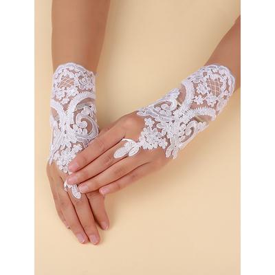 Elegant White Lace Bridal Gloves – Vintage Fingerless Wedding Gloves with Floral Embroidery for Brides and Formal Events