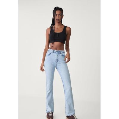 Stradivarius High waist comfortable straight-leg jeans MEDIUM LIGHT BLUE DENIM 4