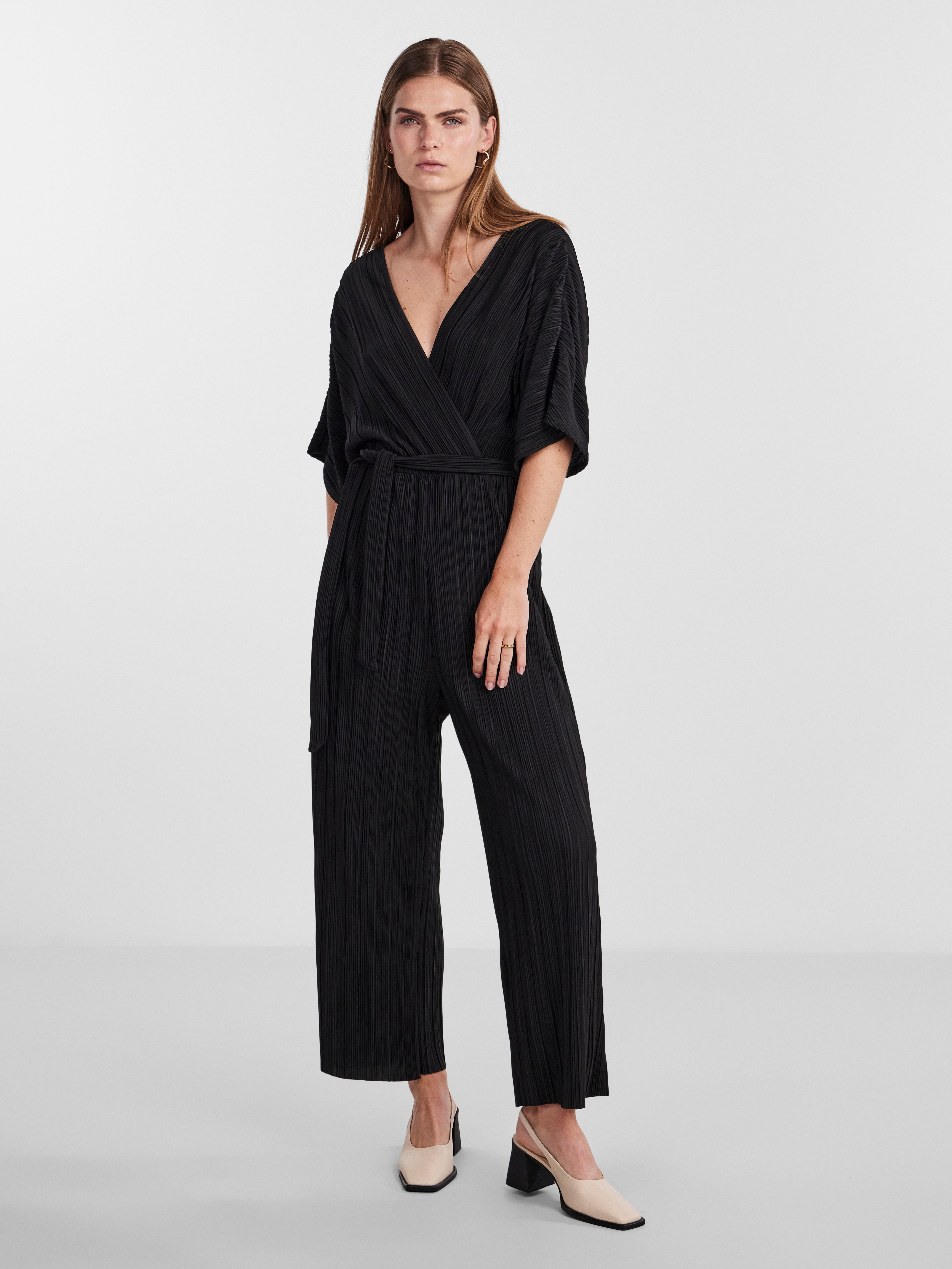 Overall Y.A.S "YASOLINDA SS ANKLE JUMPSUIT S. NOOS", Damen, Gr. 36, schwarz, Web, Obermaterial: 100% Polyester, unifarben, regular fit knöchellang, V-Ausschnitt, Overalls Image