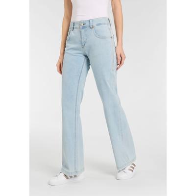 5-Pocket-Jeans HERRLICHER "Edna Recycled Denim Light", Damen, Gr. 31, Länge 34, paradieso, Denim/Jeans, Obermaterial: 98% Baumwolle, 2% Elasthan, casual, bootcut fit, Jeans, im Flared Fit Image