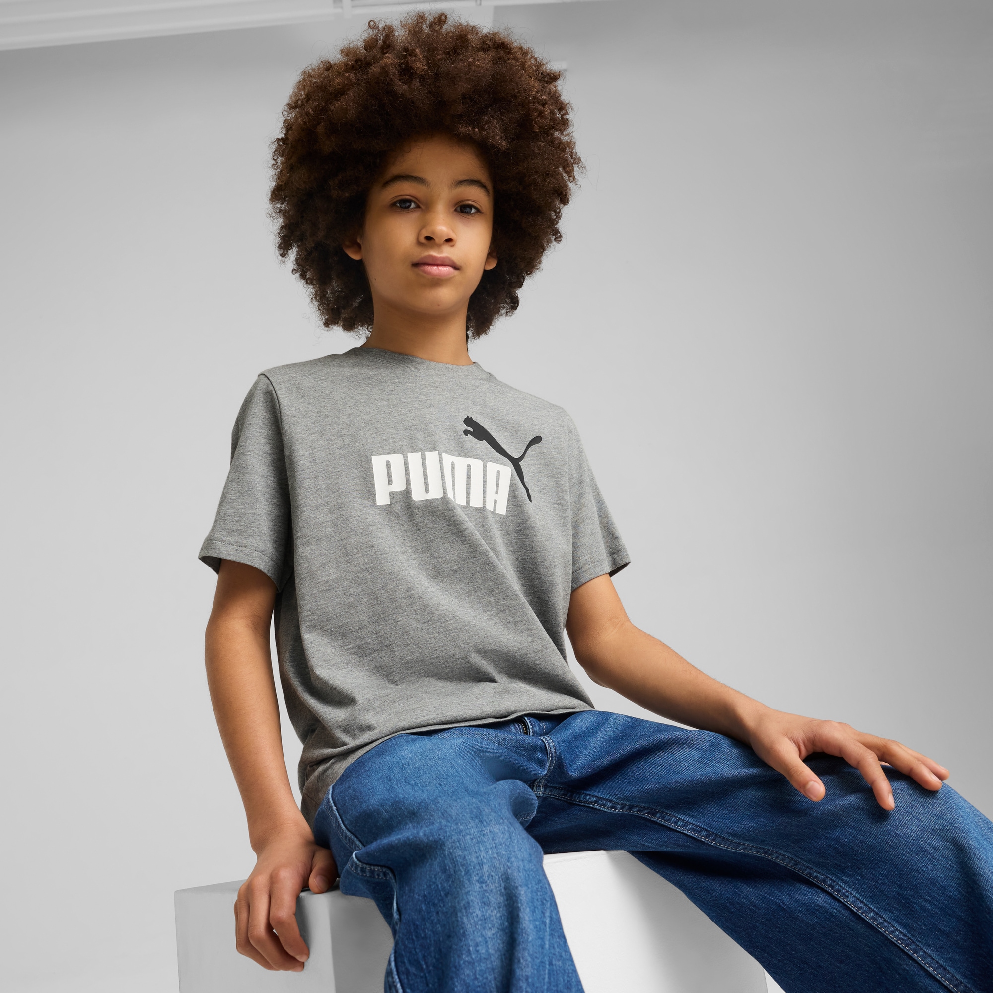 T-Shirt PUMA "ESS 2 COLOR NO.1 LOGO TEE B", Jungen, Gr. 164, grau (medium gray heather), Jersey, Obermaterial: 100% Baumwolle, bedruckt, regular fit normal, Rundhals, Shirts T-Shirt, Regular Fit, sportlicher Stil, Rundhalsausschnitt, Kurzarm