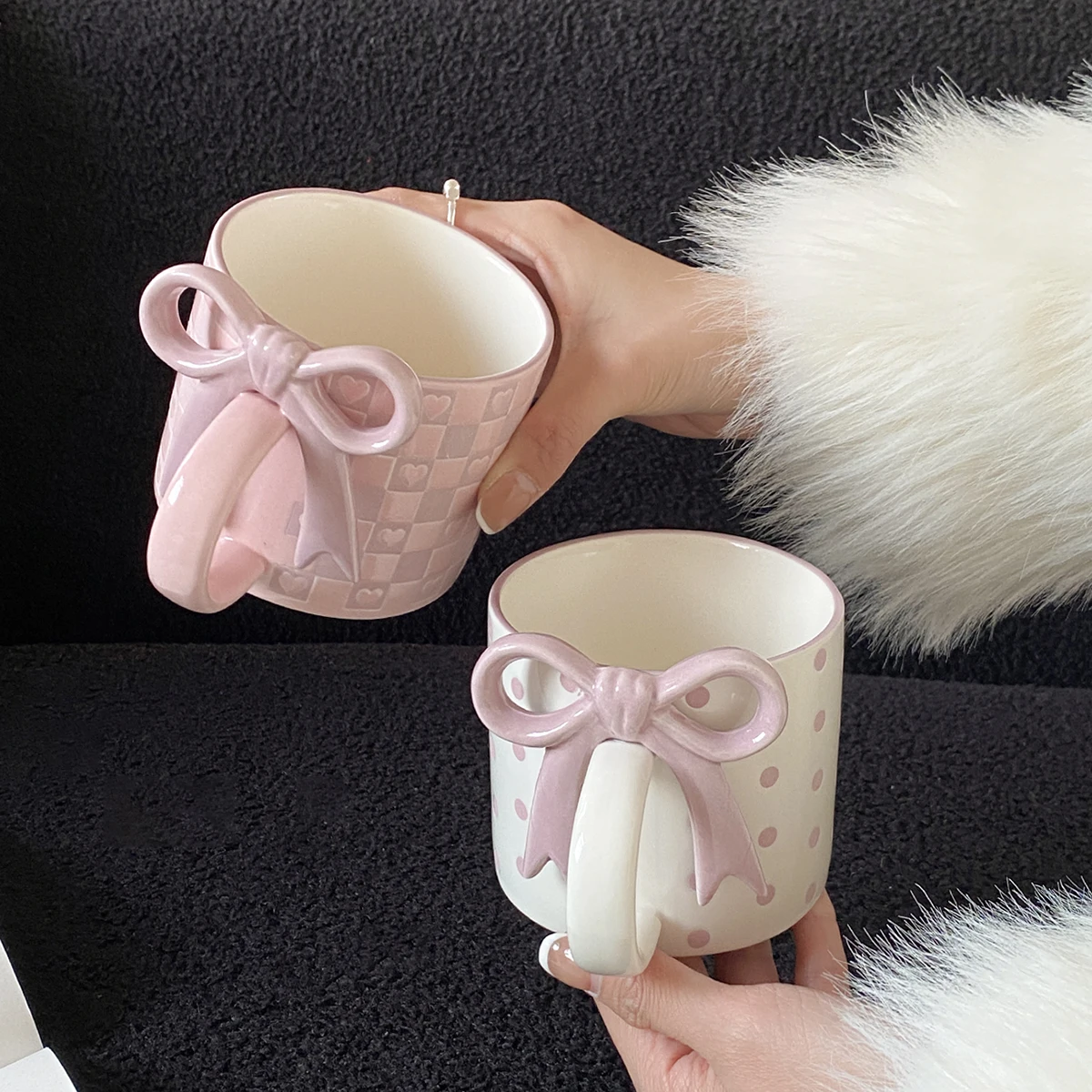 1Pc Ceramic Mug with Bowknot Handle and Heart Design, Creative Bowknot Handle Design with Checkerboard Pattern, Suitable for Home Decoration, Daily Household Use, Breakfast Milk, Afternoon Tea Coffee,