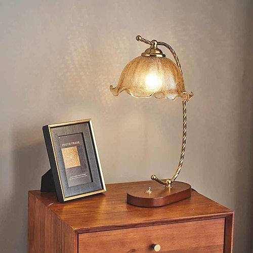 Moderne LED-Tischlampe in warmweiß, für Wohnzimmer, Schlafzimmer, Büro, Nachttisch und Bücherregal. Image