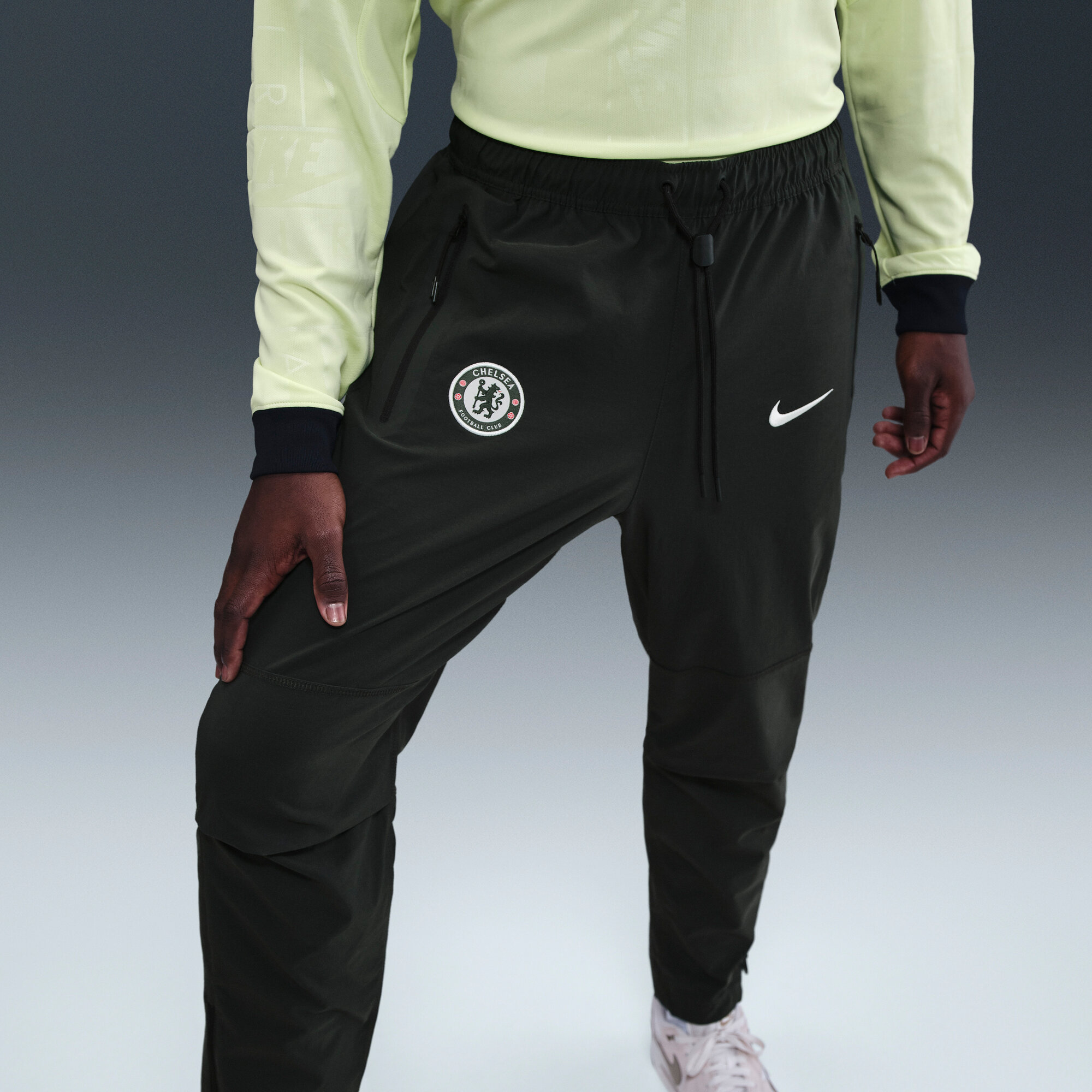 Chelsea Nike Tech Woven Hose – Grün Image