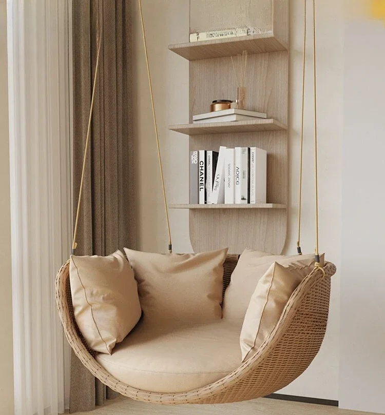 Outdoor-Schaukel, Hängekorb, hängender Innenbalkon, lässiger Rattansitz, Terrasse, Rattanstuhl, einzelner nordischer Schaukelstuhl für den Innenbereich