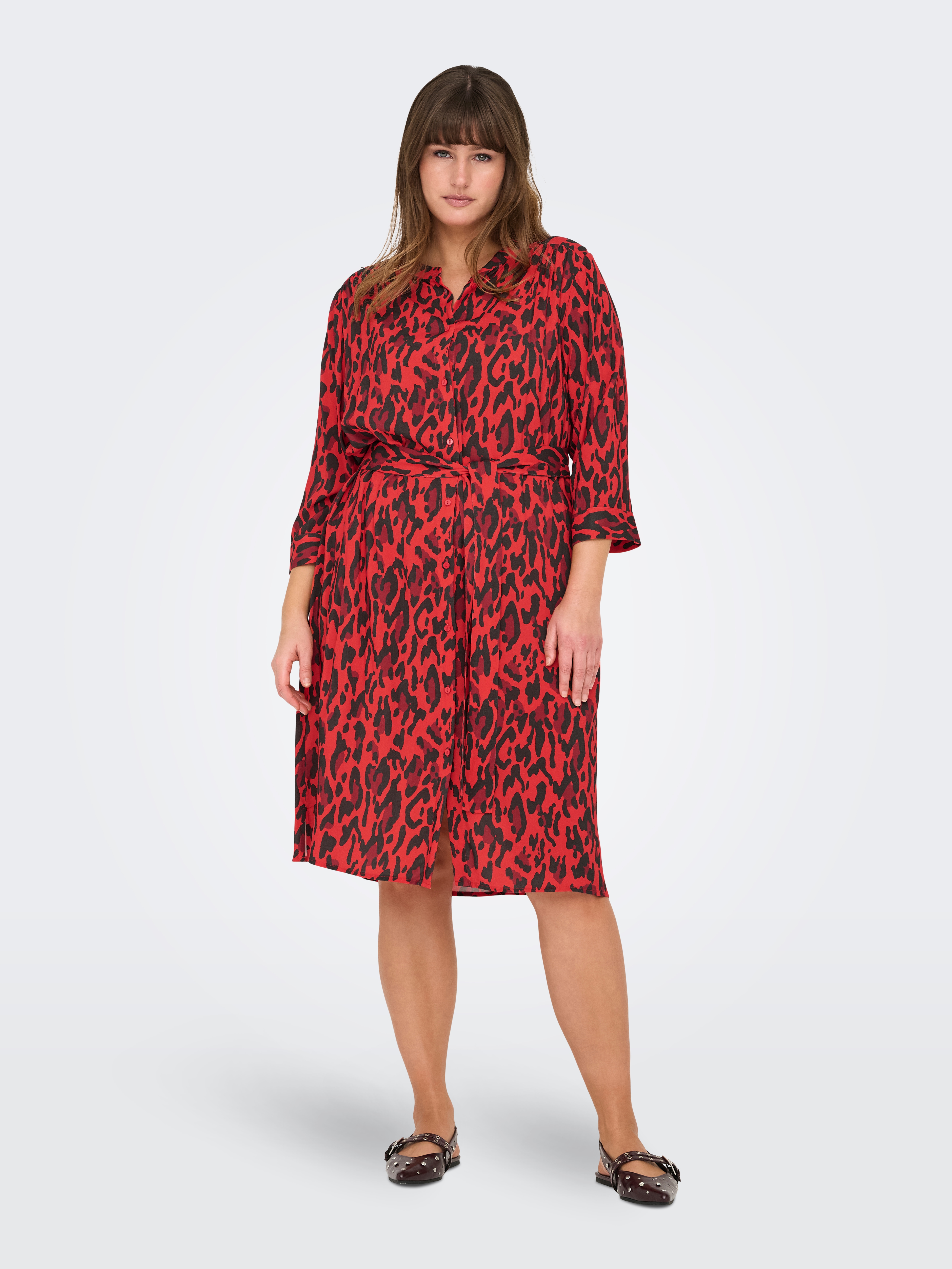 Blusenkleid ONLY CARMAKOMA "CARHARMONY LIFE 3/4 BLK DRESS AOP BS", Damen, Gr. 44, N-Gr, poppy rot aop:upscaled leo, Web, Obermaterial: 100% Viskose, bedruckt, Rundhals, Kleider, Sommerkleid Image