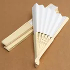 Ventagli di carta tenuti in mano per matrimonio estivo Ventagli pieghevoli in bambù di seta bianca Ventaglio piegato portatile per la decorazione fai da te della festa nuziale