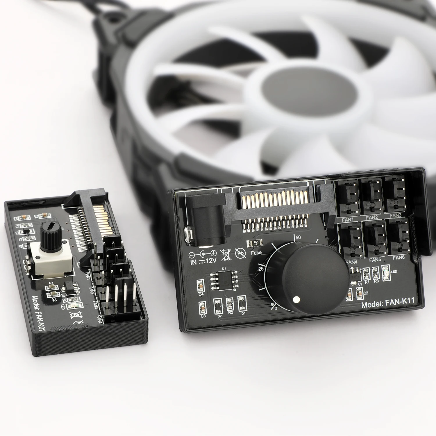 RGEEK PWM Lüftergeschwindigkeitsregler SATA DC Power On 4Pin Lüfterregler NAS Server Lüftergeschwindigkeitsregler 4-Wege 6-Wege-PWM Lüfter HUB-Steuerung Image