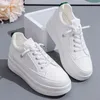 Damen atmungsaktive Sommer flache weiße Schuhe neuen Stil leichte Gummi Casual Sportschuhe