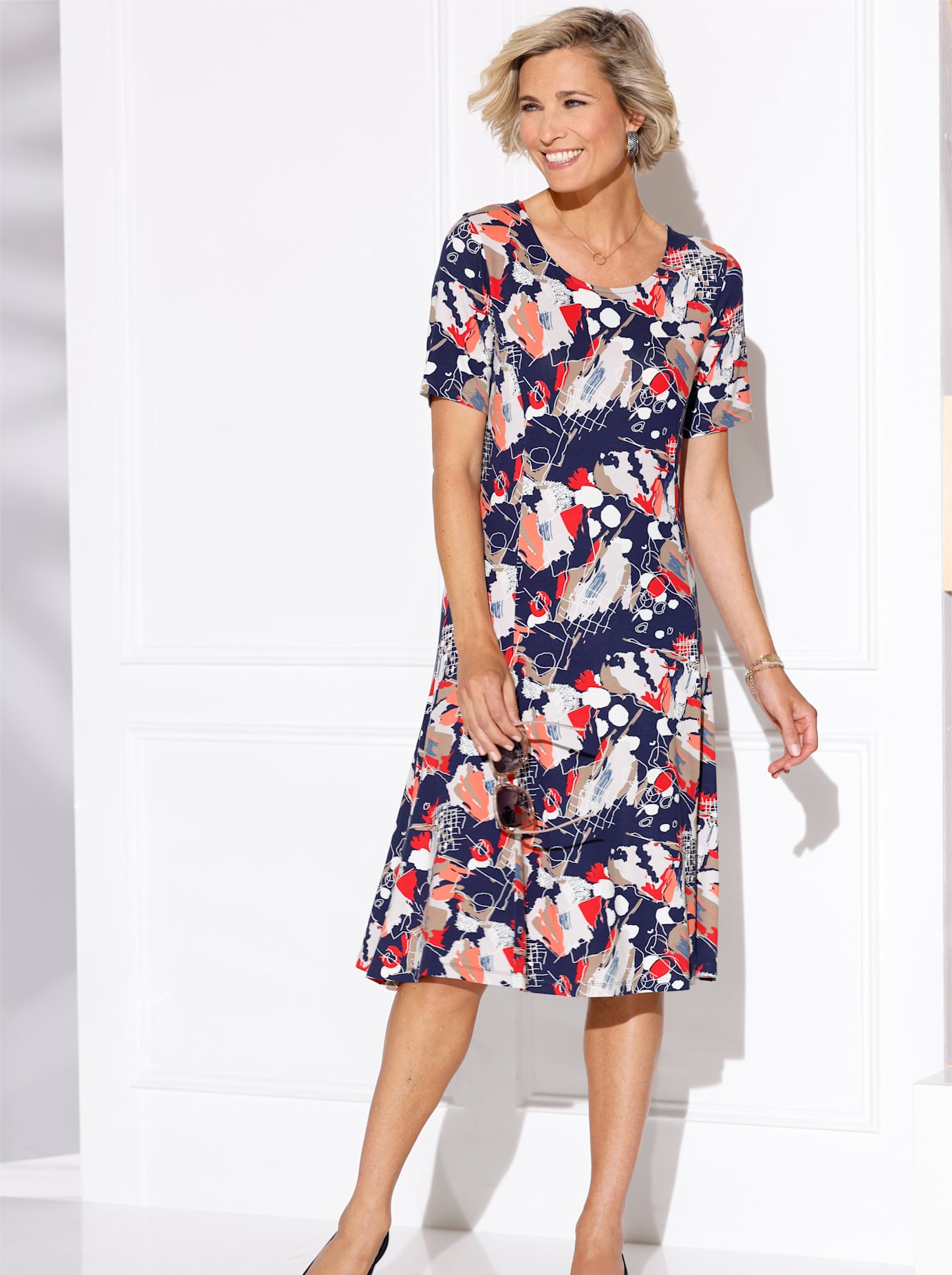 Jerseykleid CLASSIC BASICS "Jersey-Kleid", Damen, Gr. 48, Normalgrößen, bunt (marine, koralle, bedruckt), Jersey, 95% Viskose, 5% Elasthan, bedruckt, gemustert, mehrfarbig, knielang, Rundhals, Kleider Image