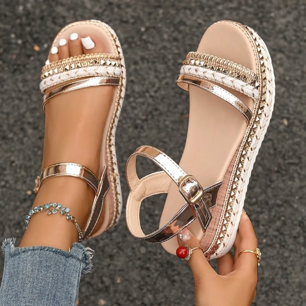 Plus Größe Mode Niet Dekor Keil Sandalen Frauen Gold Ankle Strap Plattform Sandalen für Frau Sommer Dicke Sohle Römischen Alias Image
