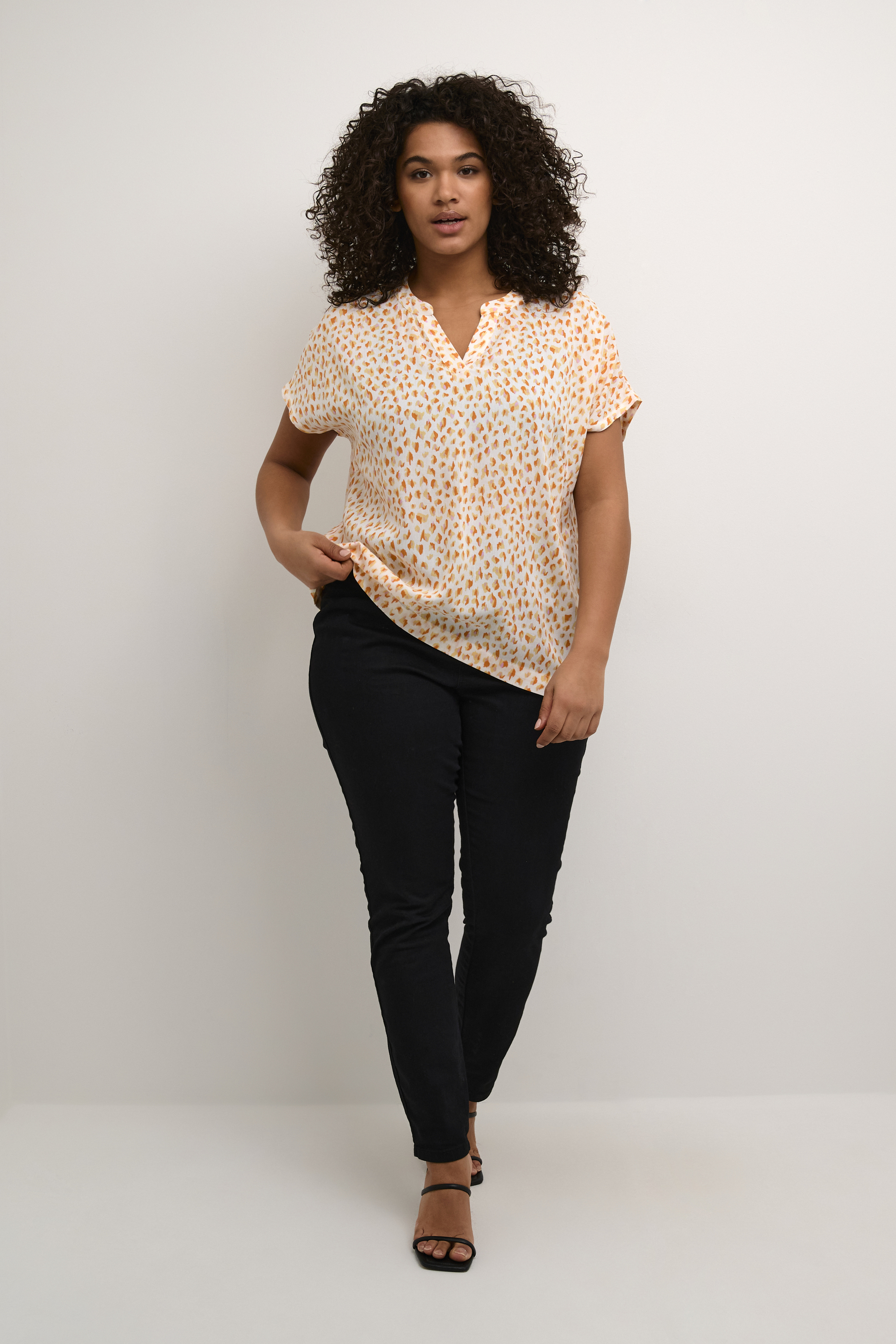 Bluse mit kurzen Ärmeln Reguläre Passform Weiß/Orange Grafik Punkte white orange Image