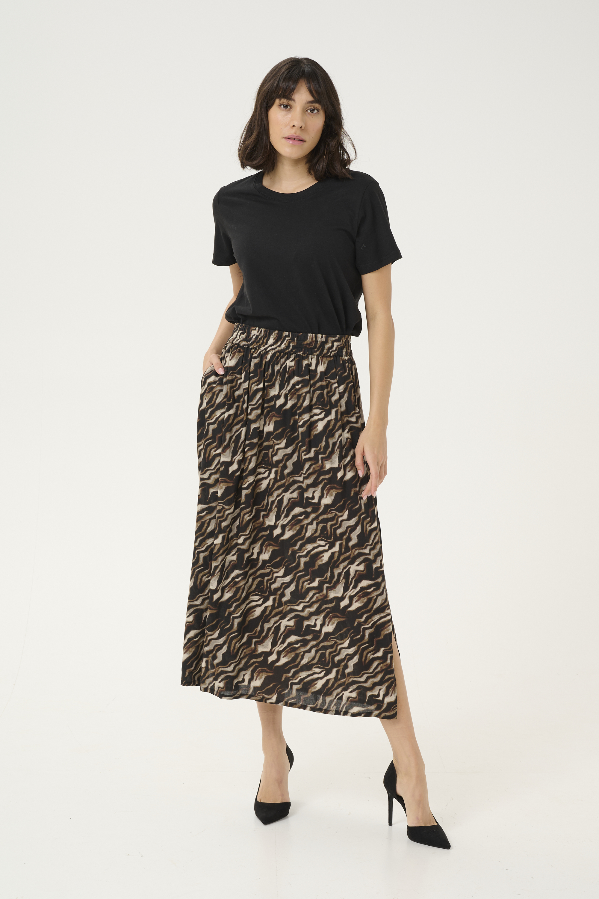 Rock A-shape Brown/Black Graphic Stroke black brown Image