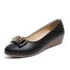 Cresfimix Damen-Schuhe, klassisch, spitzer Zehenbereich, weiches Lackleder, Slip-On-Schuhe mit Keilabsatz, Damenmode, beige Büro- und Karriereschuhe, ab483