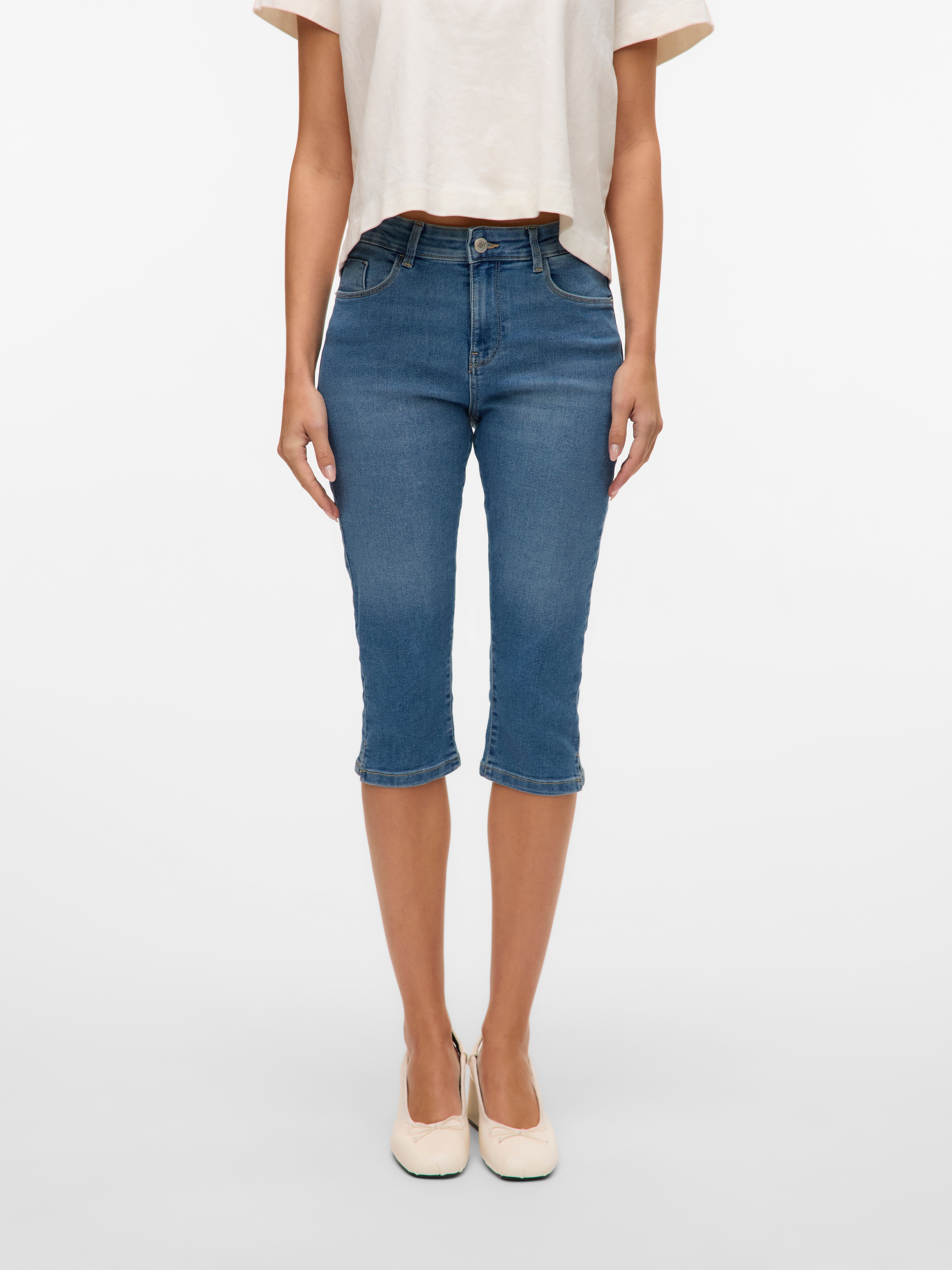 Caprijeans VERO MODA "VMELLY MR KNICKERS DNM MIX NOOS", Damen, Gr. XS (34), N-Gr, blau (medium blau denim), Denim/Jeans, Obermaterial: 75% Baumwolle, 18% Polyester, 6% Viskose, 1% Elasthan, unifarben, slim fit knöchellang, Jeans