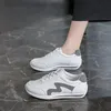 Neue Farbe Passenden Mode Casual Schuhe Große Größe Kleine Weiße Schuhe Weibliche Studenten Lace-up Laufende Turnschuhe Zapatos De mujer