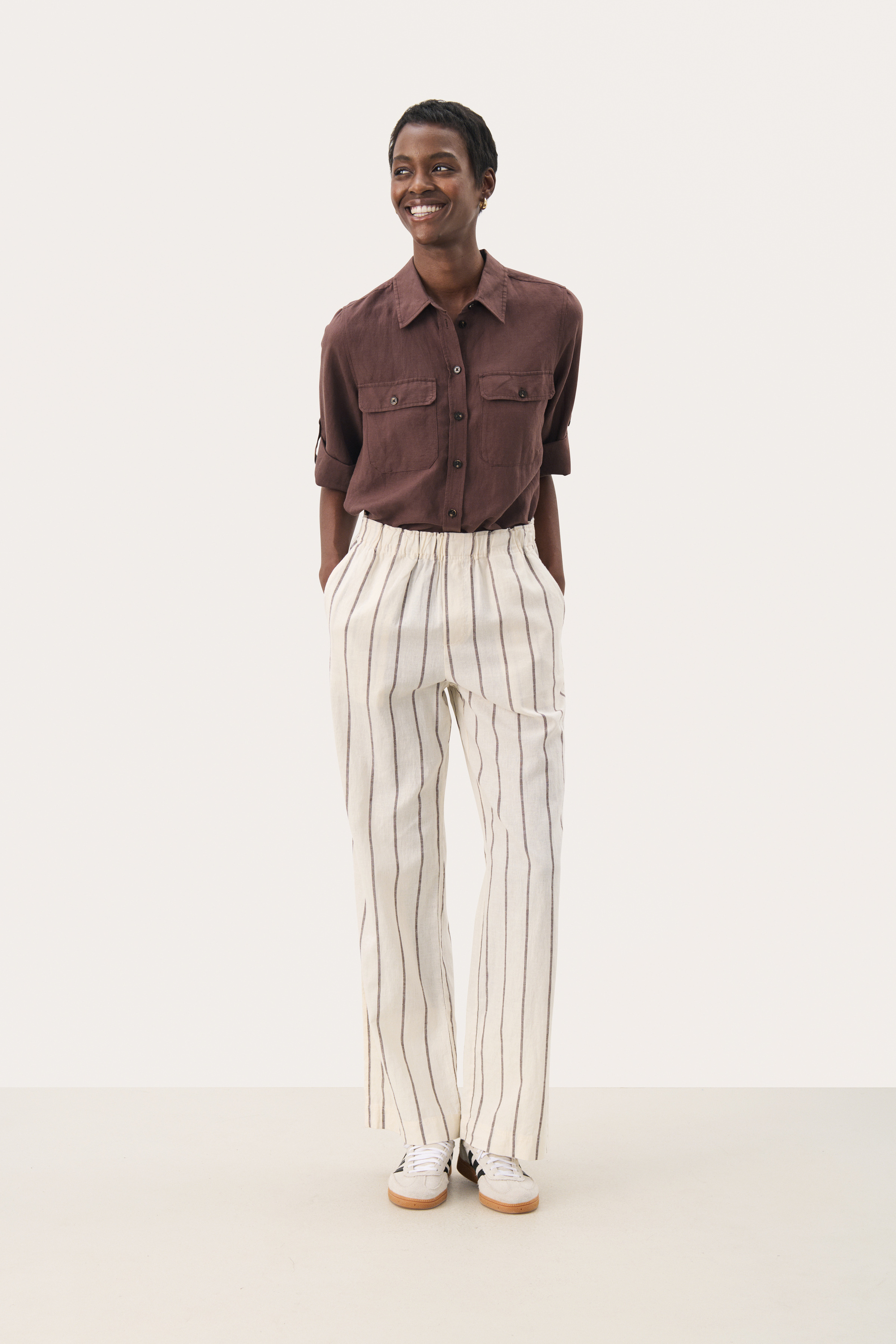 Casual Hose Gerade Passform Eggnog and Brown Stripe brown white Image