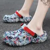 2025 sommer Neue männer Hausschuhe Outdoor Garten Clogs Männlichen Casual Schuhe Mode Luxus Sandalen Komfort Hause Weiche Hausschuhe 40-47