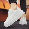 High Low Top Kleine Weiße Schuhe Für Männer Casual Sport Schuhe Leder Männer Dicke Unterseite Board Schuhe Student Sneaker Skate schuhe