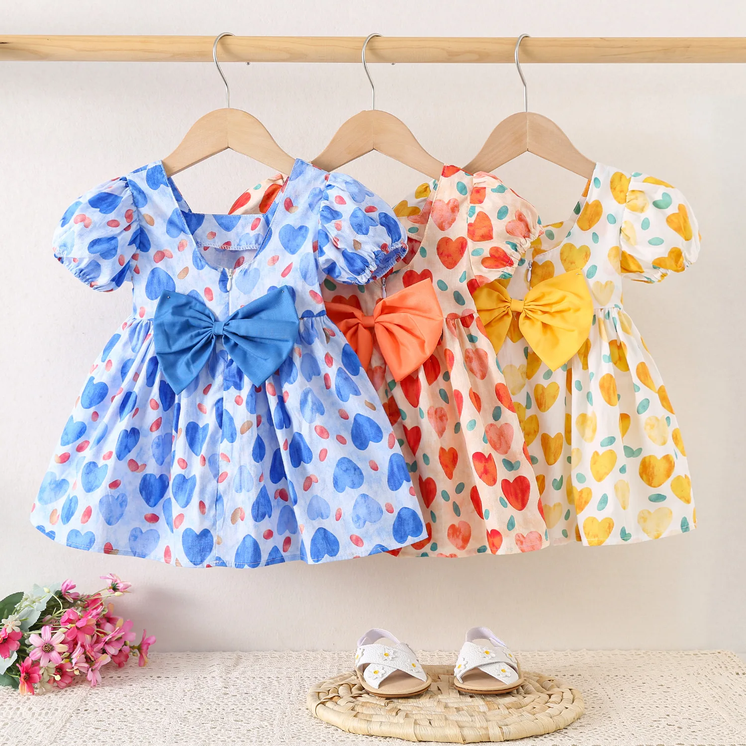 Baby Mädchen Kleider Sommer Voll Gedruckt Liebe Kurzarm Mädchen Kleider Nette Bowknot Mädchen Strand Kleider Baby Mädchen Kleidung Image