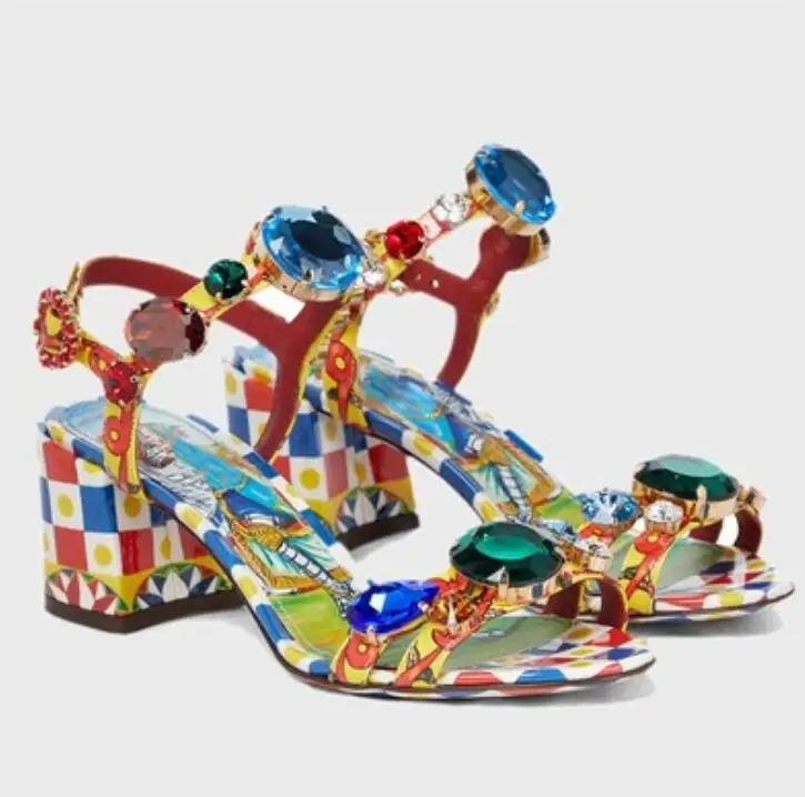 Sandali bohémien con pietre preziose colorate Sandali estivi da passerella con fibbia in cristallo Sandali da strada con tacco grosso Sandali da donna in pelle stampata