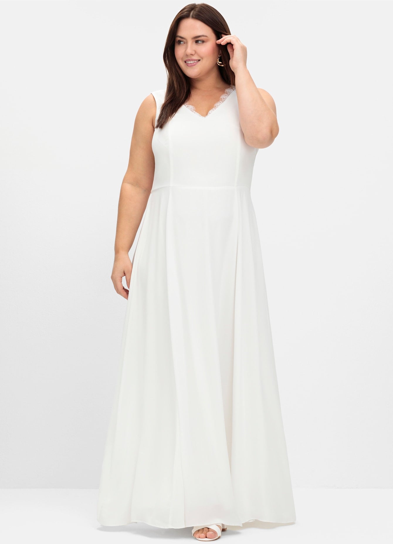 Abendkleid SHEEGO "Abendkleid", Damen, Gr. 50, Normalgrößen, weiß (sanftes weiß), 100% Polyester, unifarben, lang, V-Ausschnitt, Kleider Image