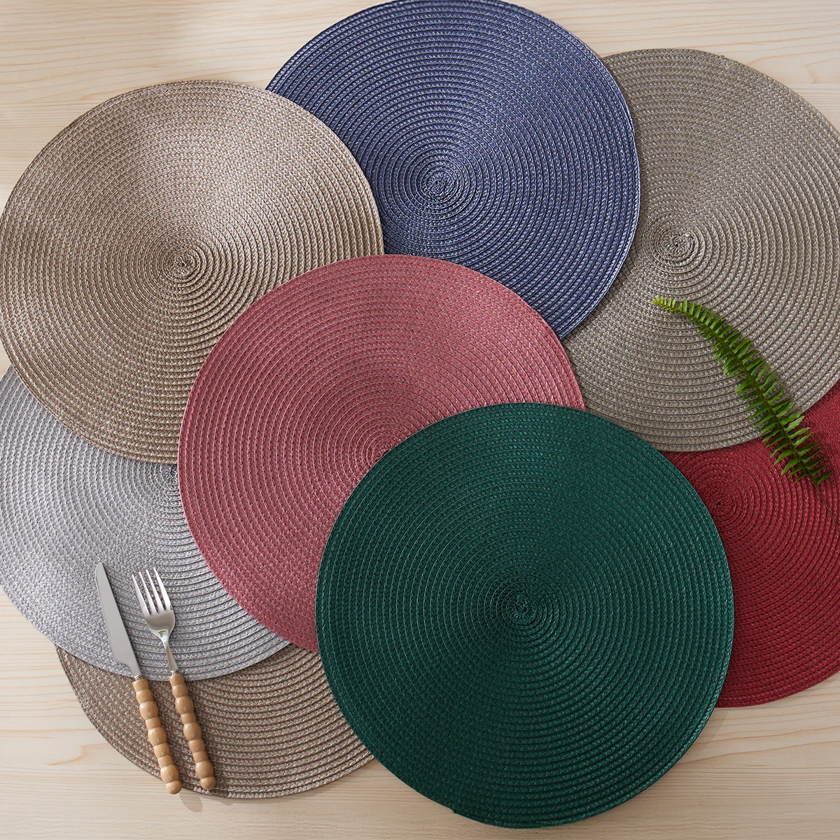 Runde geflochtene Tischsets, 4er-Set, waschbar, PP, hitzebeständig, 38 cm, Tischsets für Küche, Weihnachten, Esstisch, Party-Dekoration Image