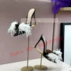 Weiße Feder schwarz spitze Zehen Pantoletten Frauen fantastische offene Zehen Stiletto Satin Schuhe Sommer weibliche Luxus elegante zwei Ton Schuh