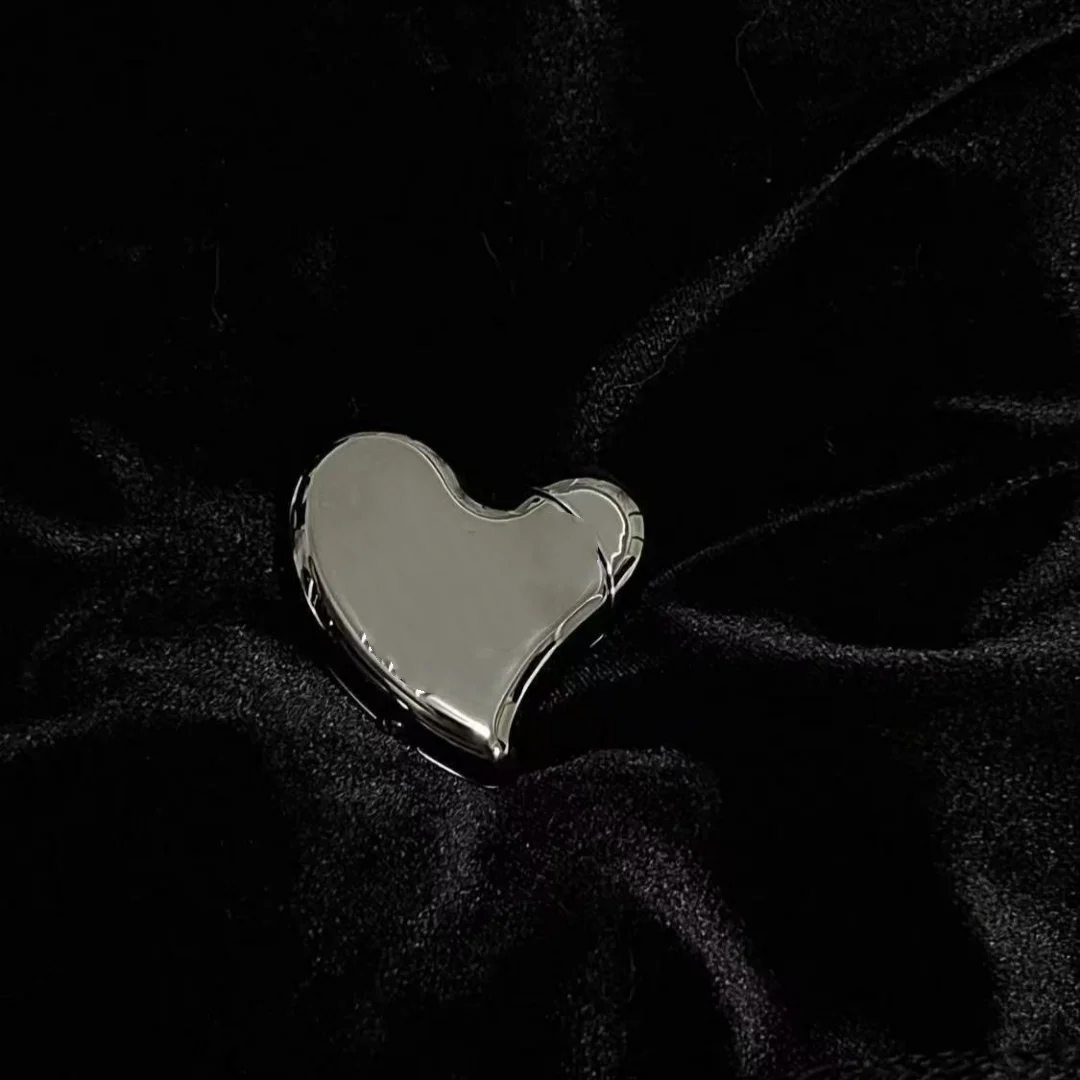 Neues aufblasbares Feuerzeug aus legiertem Metall mit Liebesform, tragbar, luxuriös, hochwertig, personalisiertes Design als Geschenk für Männer und Frauen Image