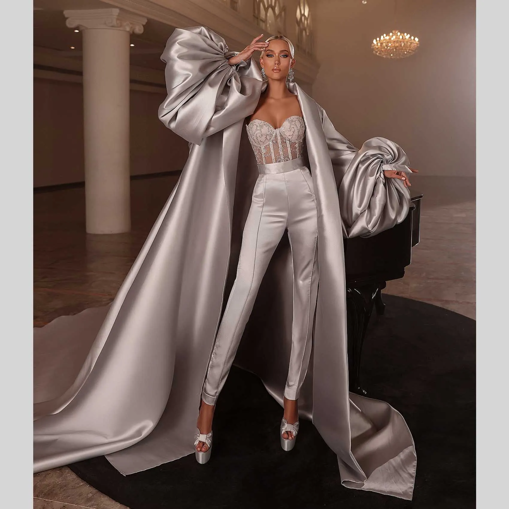 Luxuriöser langer Umhang aus Seidensatin, Abendumhang, gerüschte Puffärmel, Abschlussball-Party-Umhang für Kleid, Braut, Hochzeit, Shooting-Umhang nach Maß Image