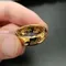 Anello da uomo alla moda in acciaio al titanio premium, placcato in oro, resistente allo sbiadimento, accessorio da uomo elegante