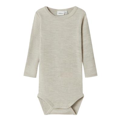 Langarmbody NAME IT "NBNWAX WOOL RIB LS BODY NOOS", Baby, Gr. 68, N-Gr, silber (nacreous cloud), Rippstrick, Obermaterial: 100% Wolle, unifarben, casual, Rundhals, Langarm, Bodies, aus reiner Merinowolle Image