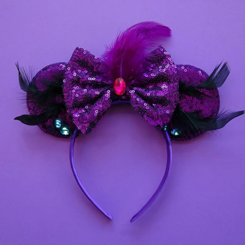 1 Stück Halloween-Disney-Stirnband mit eleganter lila Federdekoration für Damen-Feiertagsfeiern, die lustigen Haar-Accessoires tragen