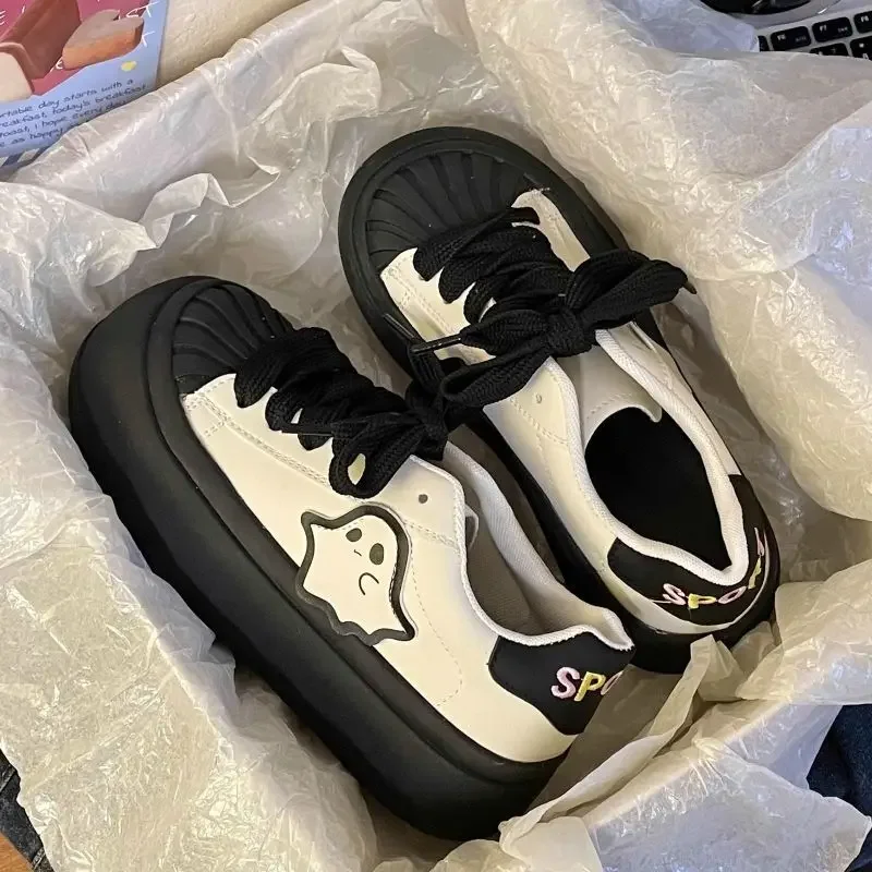 Schuhe für Damen, hoch auf Plateau, runde Zehenpartie, Damenschuhe, Trends 2022, bequemer und eleganter Walking-Ästhetischer vulkanisierter Schuh