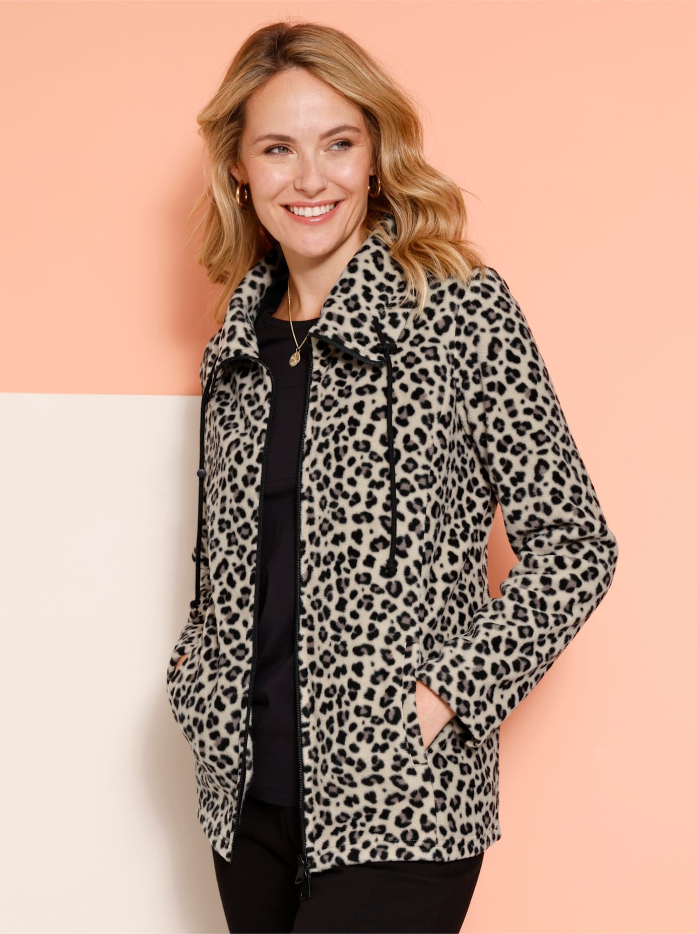 Fleecejacke CLASSIC BASICS, Damen, Gr. 38, beige (sand, schwarz, bedruckt), 100% Polyester, animal-print, gemustert, mehrfarbig, Jacken Image