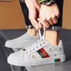 ELUVA Männer Leichte Sportschuhe Rutschfeste Wanderschuhe Outdoor Skateboard Turnschuhe Bequeme Casual Weiße Schuhe Für Mann