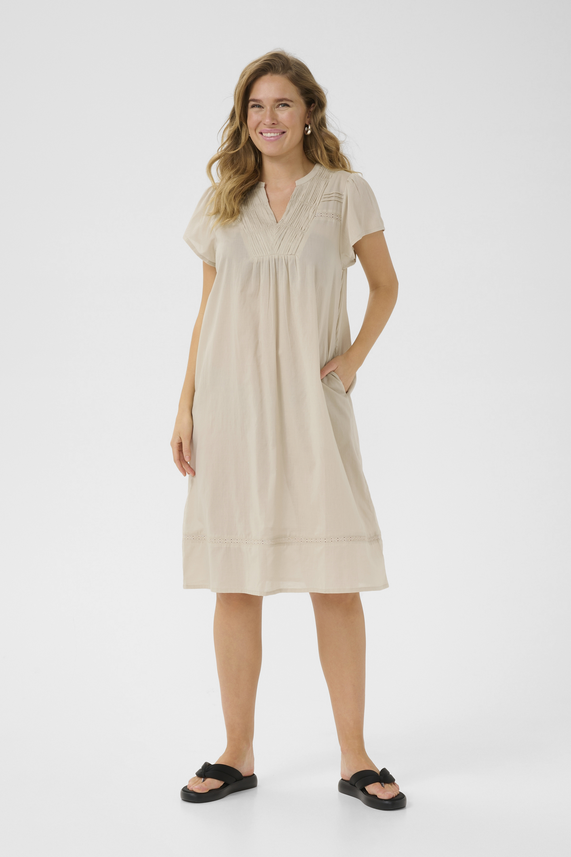Kleid Regular fit beige EU 34 / UK 6