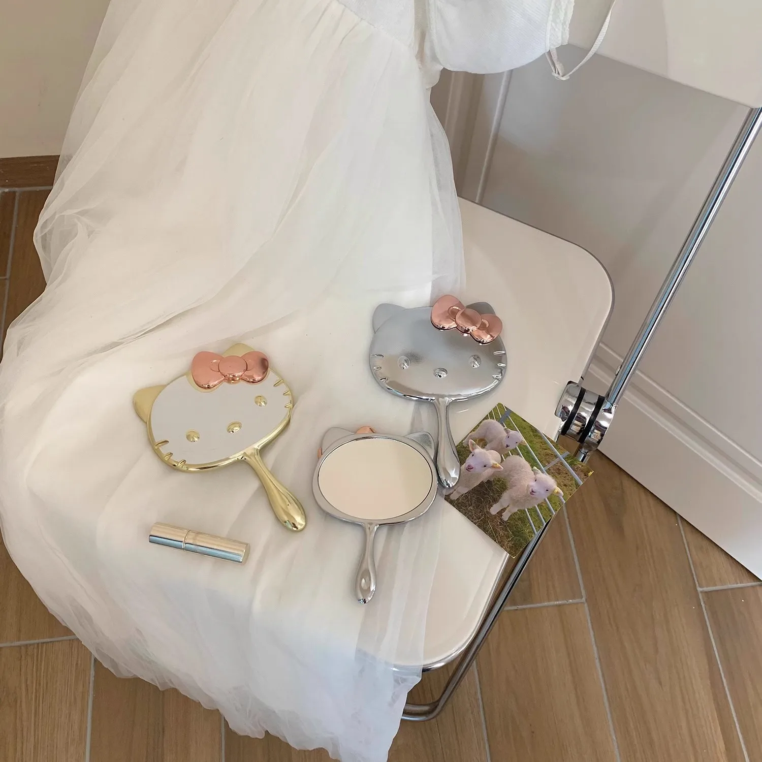 Mini-Spiegel für Mädchen und Katzen, niedlicher tragbarer Griff, tragbarer Spiegel, Handspiegel, faltbar, Hello Kitty