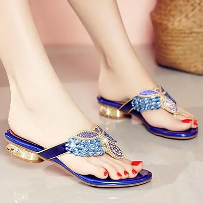 2025 New Summer Luxury Elegant Rhinestone Slippers Low Heel Beach Shoes Holiday Flip Flops Sandals Zapatos De Mujer
