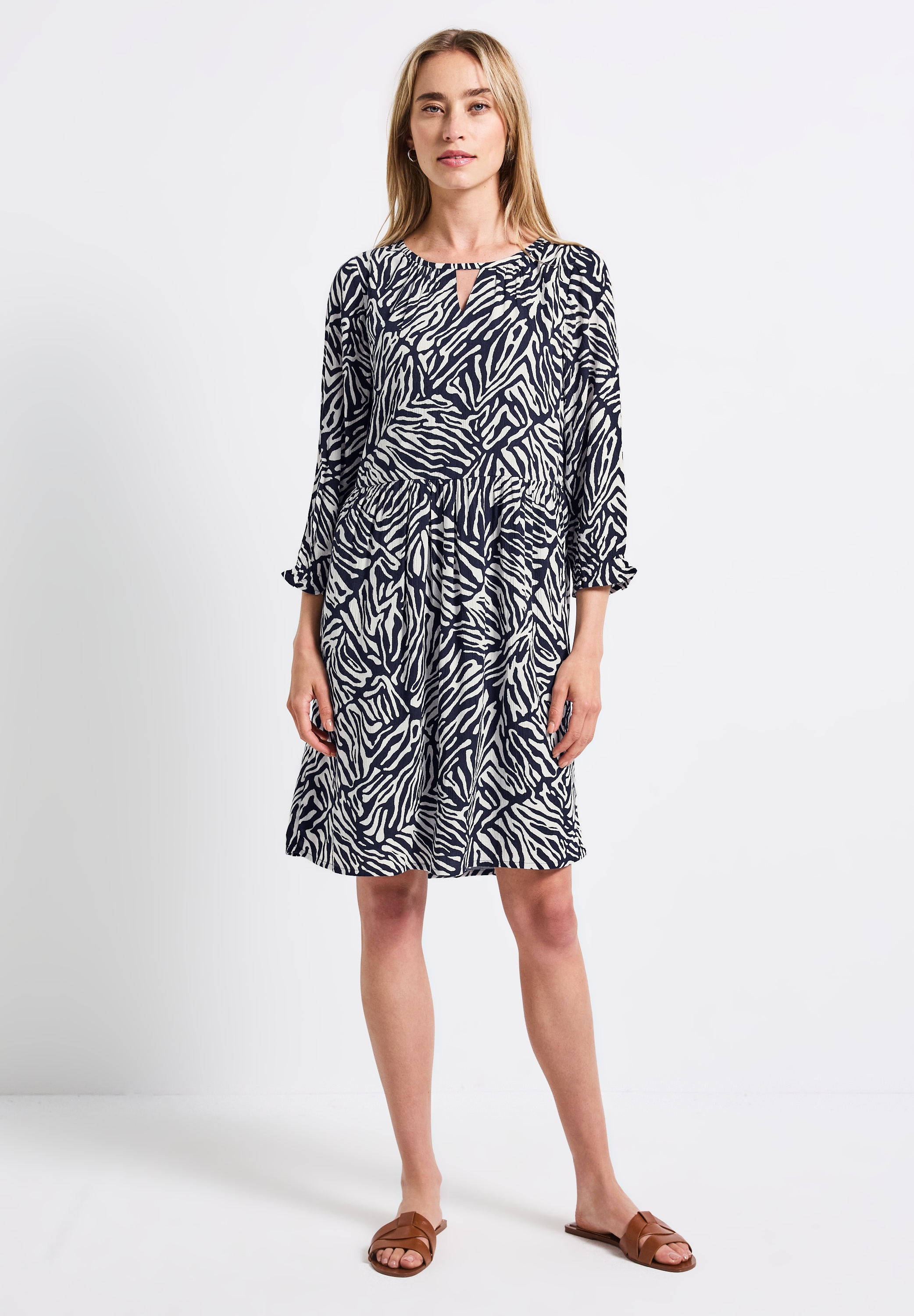 Tunikakleid STREET ONE, Damen, Gr. 40, EURO-Größen, blau (tiefblau), Stoff, 100% Viskose, bedruckt, normal knielang, V-Ausschnitt, Bündchen, Kleider, mit allover Print